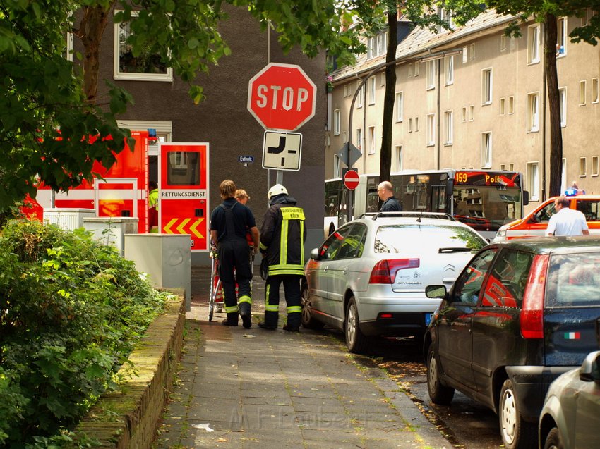 Feuerwehrmann verunglueckt Köln Kalk P15.JPG